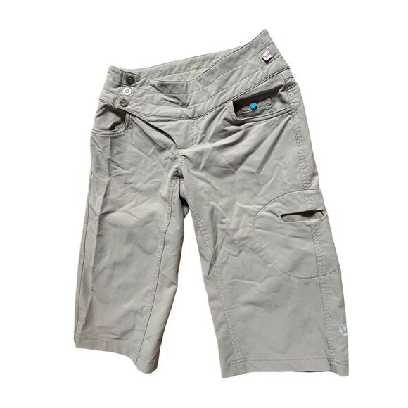 Lululemon Hiking Chino Bermuda Shorts In Tan Women’s 4 - Picture 1 of 13
